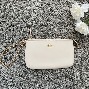 🌸 Coach Wristlet 🌸